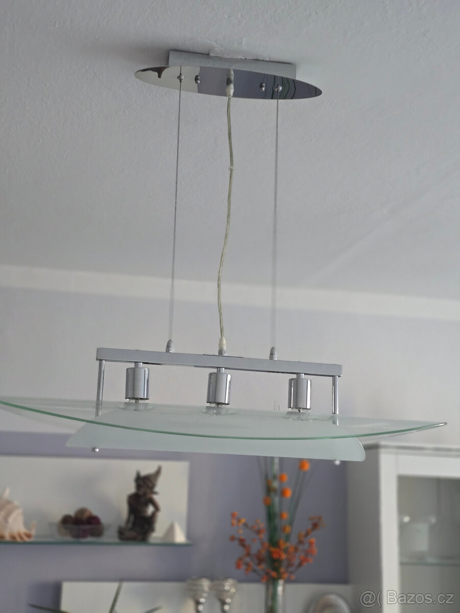 Moderní výrazný lustr