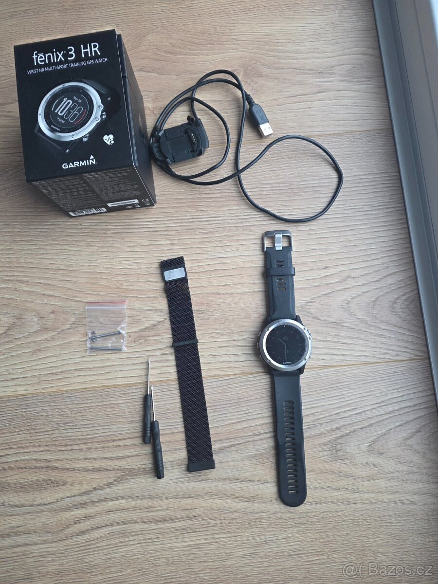 Garmin Fenix 3 HR s příslušenstvím