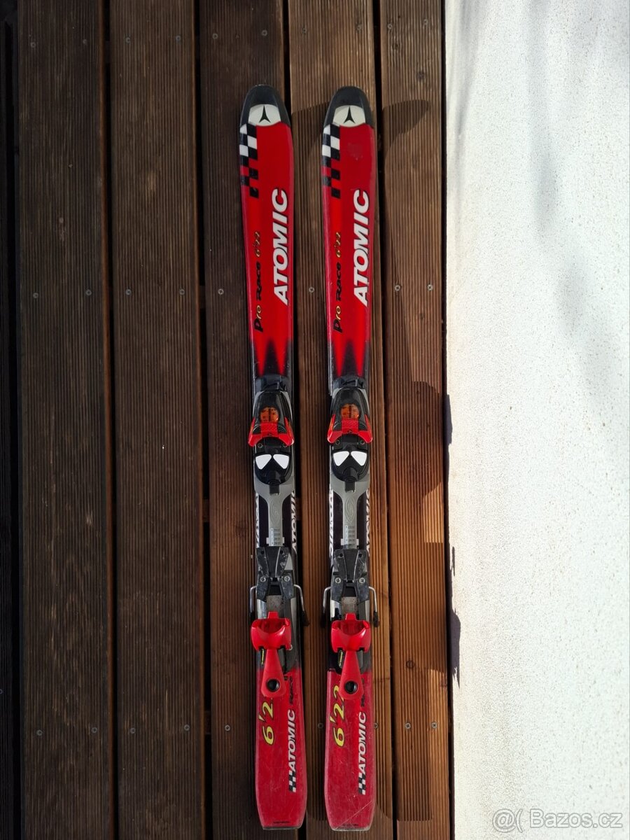 Atomic Pro Race 115 cm – dětské / juniorské carvingové lyže