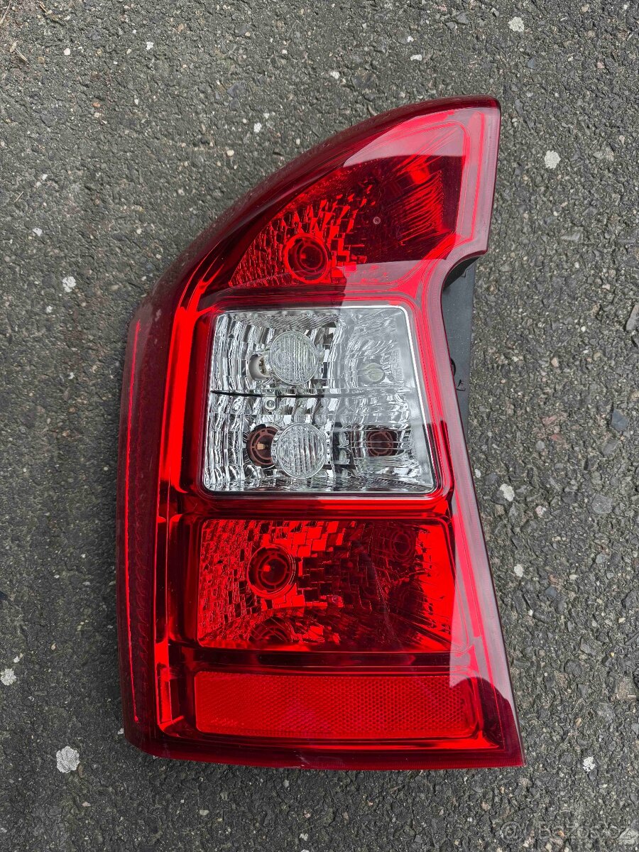 Kia Carens zadní světlo levé