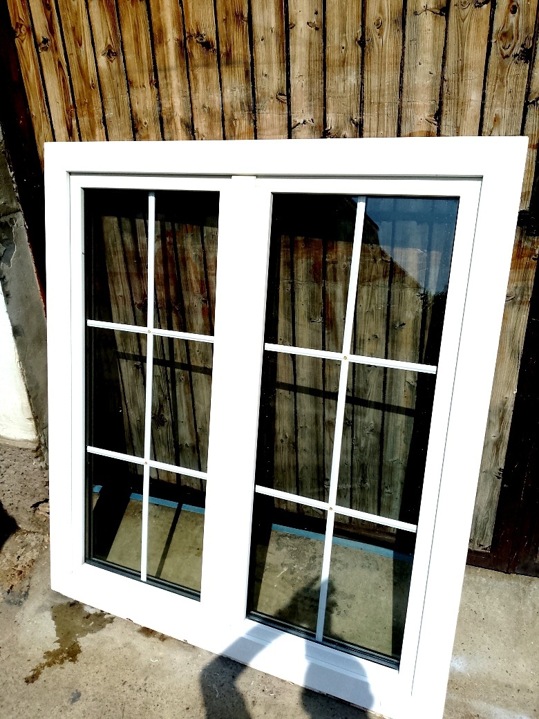 2 plastová okna 127 x 148 cm , doprava