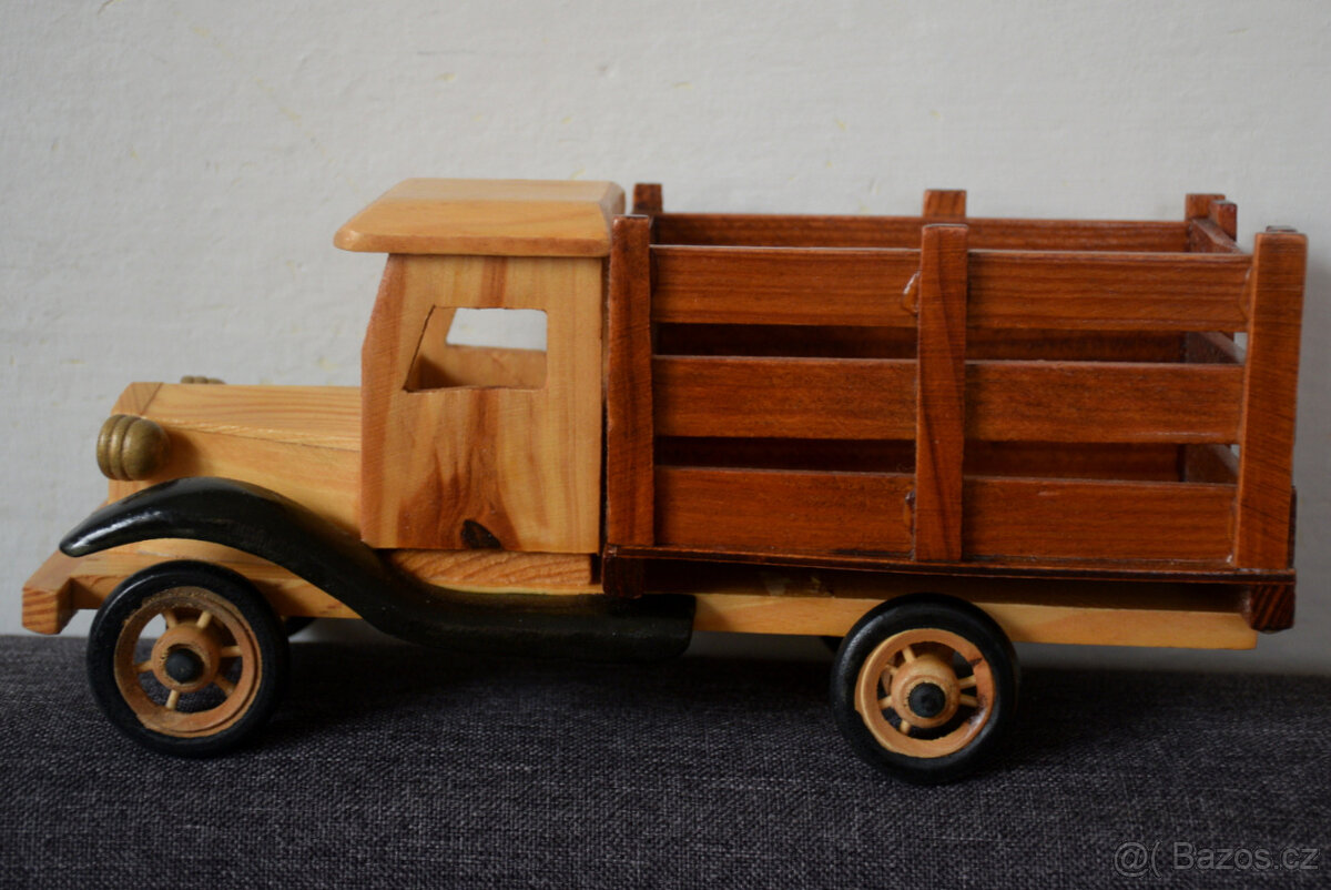 Hračka - nákl. auto