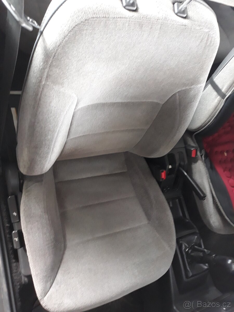 Prodej sedačky řidiče a poptávka misek tlumičů