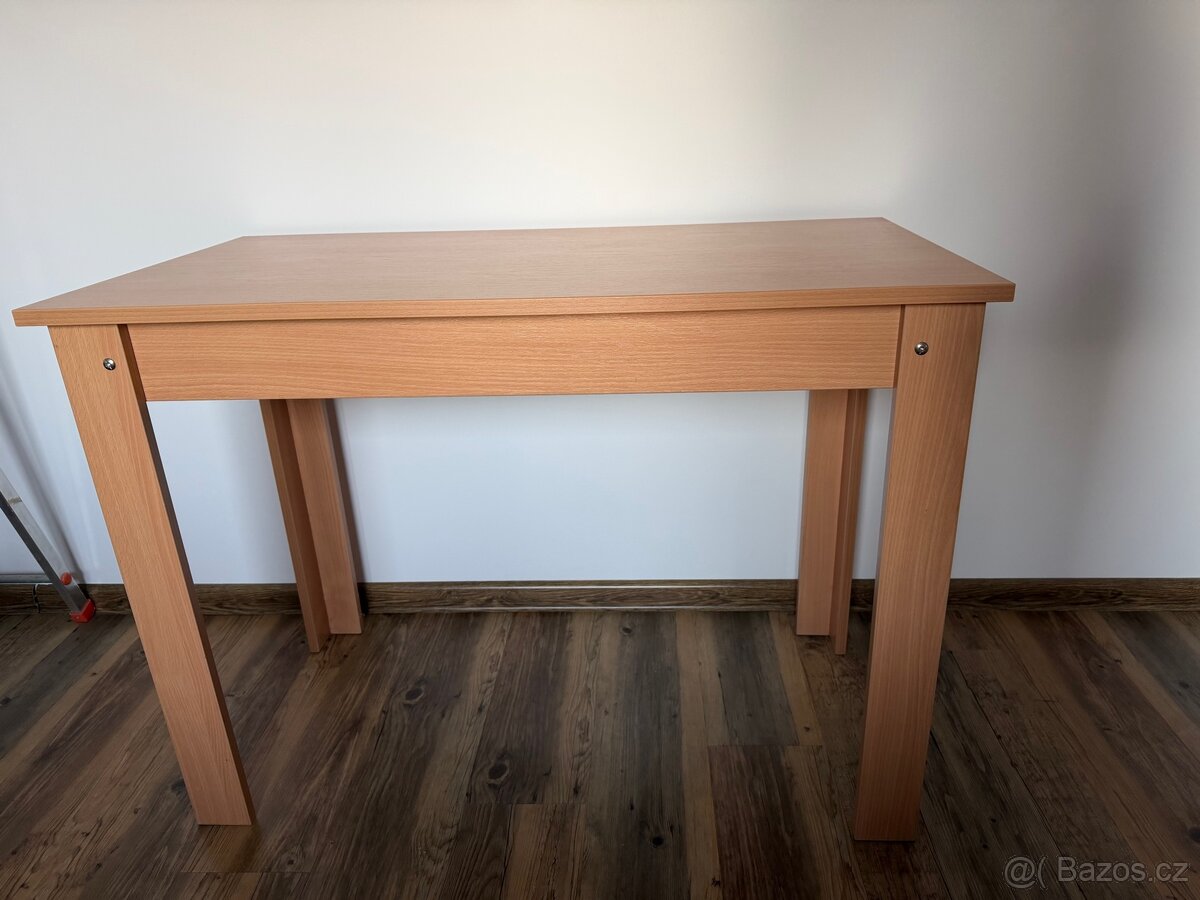 Jídelní stůl menší