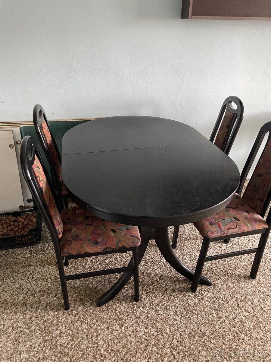 Stůl a 6 židlí