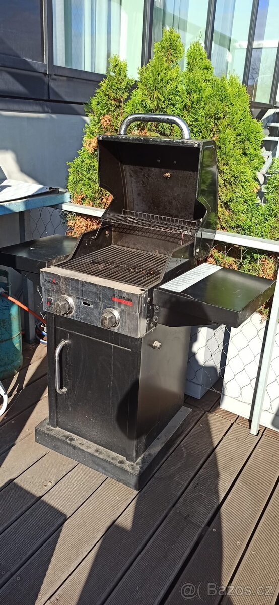Plynový gril americké značky Char-Broil