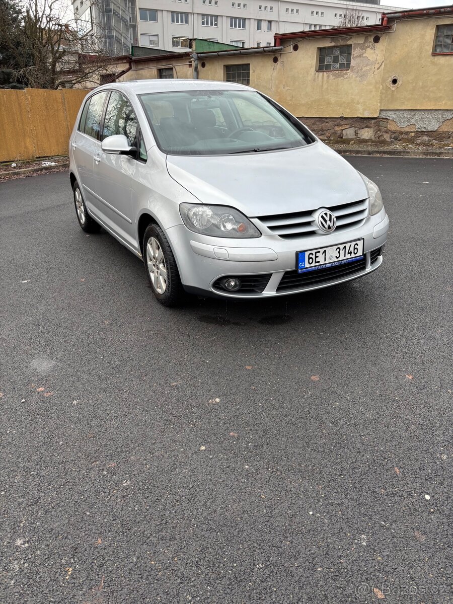 VW Golf  1.6 FSI 85kw r.v. 5/2005 najeto 111tis