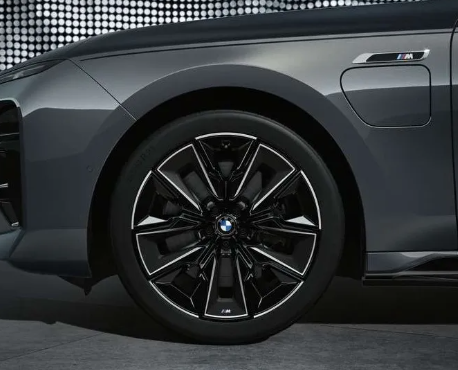 BMW 7 G70 zimní kola vzor 909M