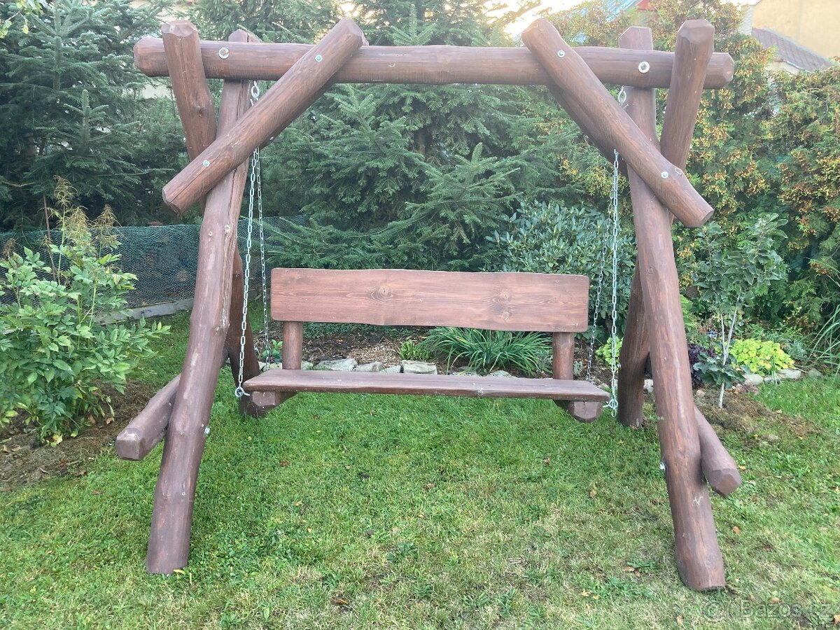 Dřevěná houpačka