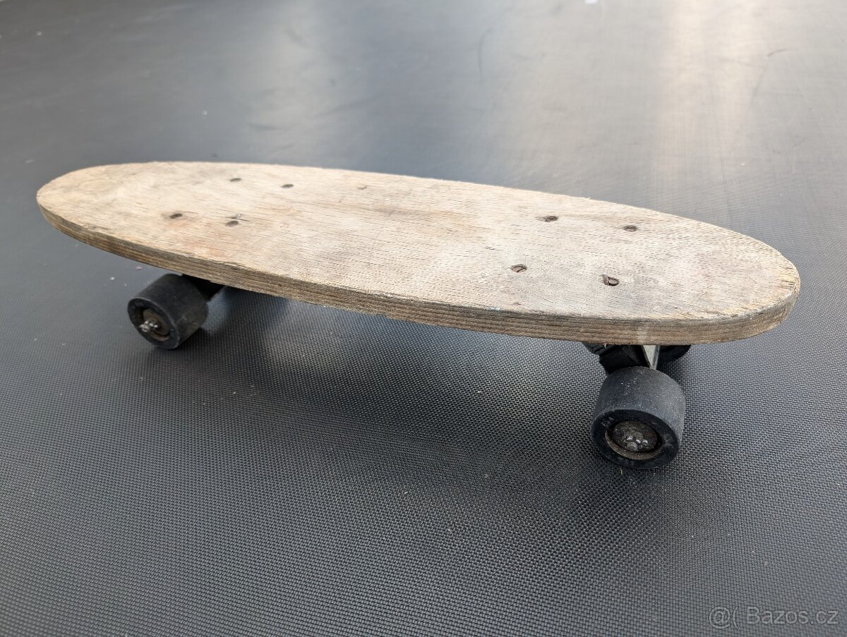 První skateboard