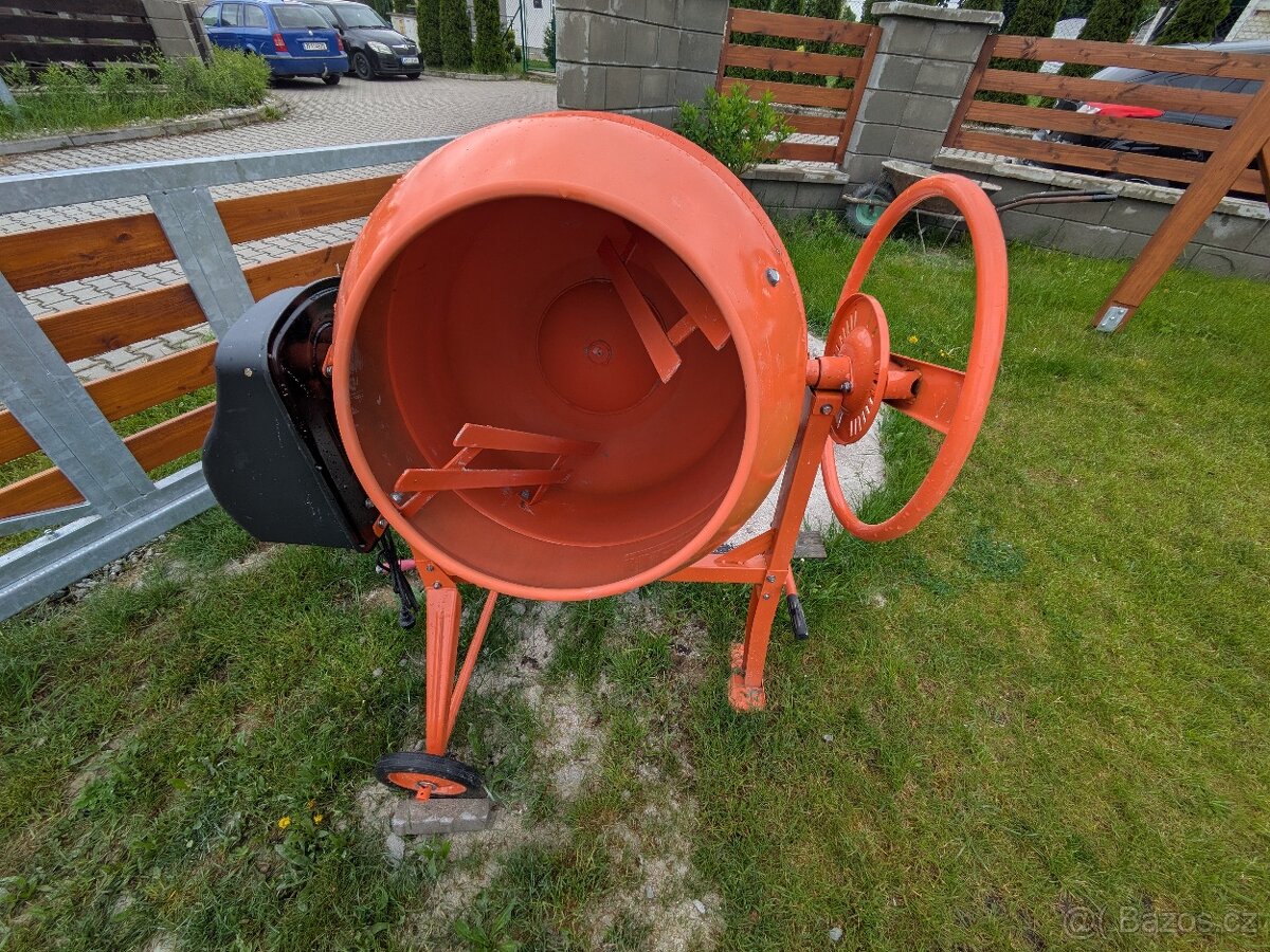 Stavební míchacka HECHT 2 mesice stara