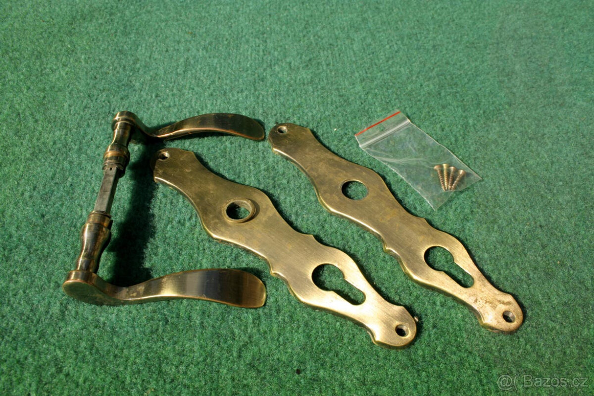 Klika/štítek/kování pro dveře rozteč 72 mm