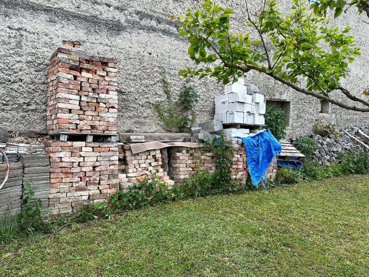 Staré očištěné cihly na prodej