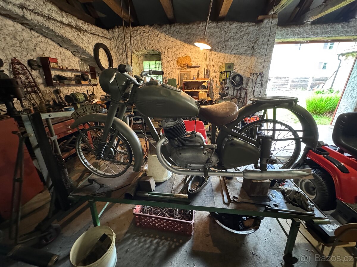 Jawa pérák 250