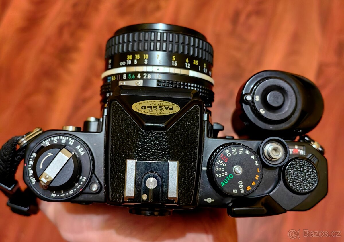 Nikon FE + 50/1.8 AI + motor + blesk