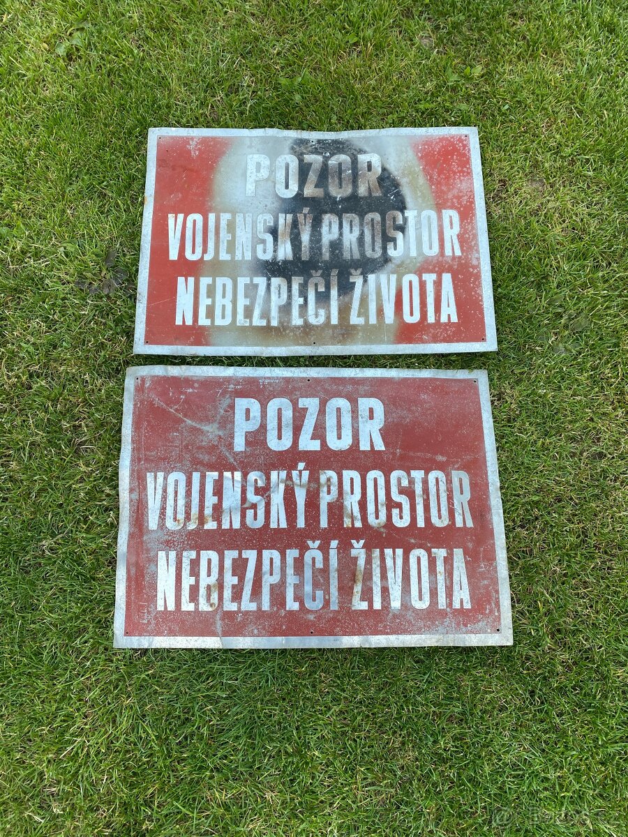 stará cedule vojenský prostor plechová cedule armádní