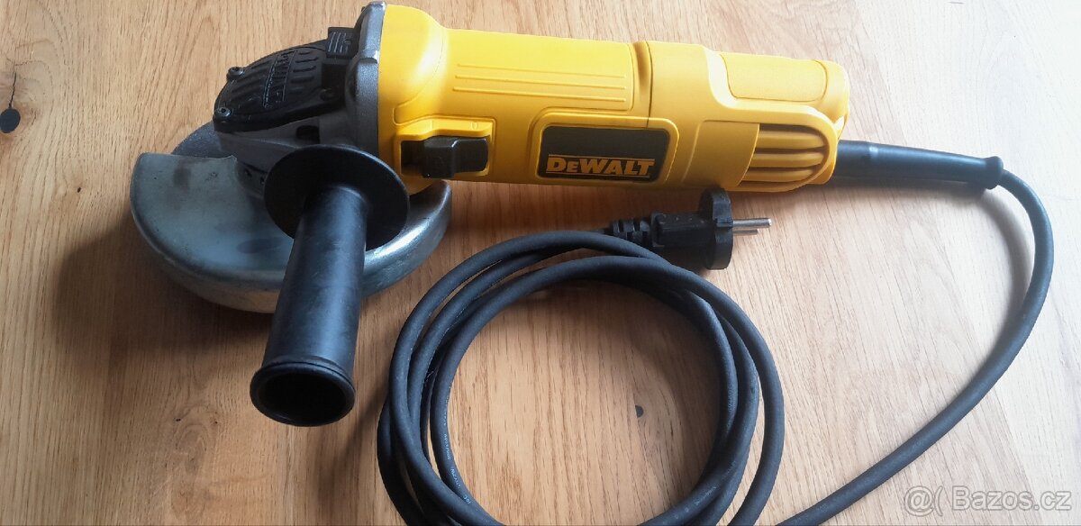 Úhlová bruska Dewalt DWE 4157