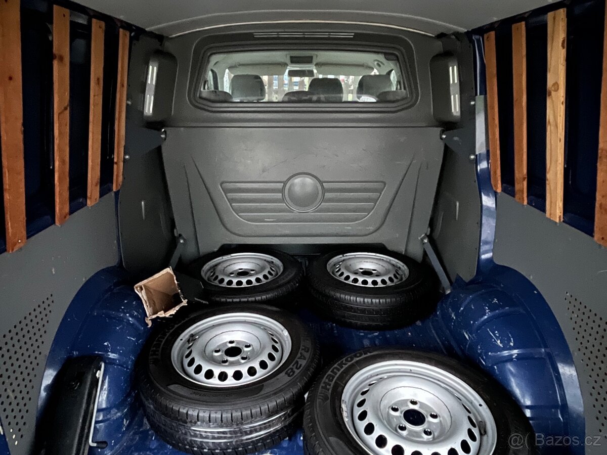 Sedačka + příčka vw T5