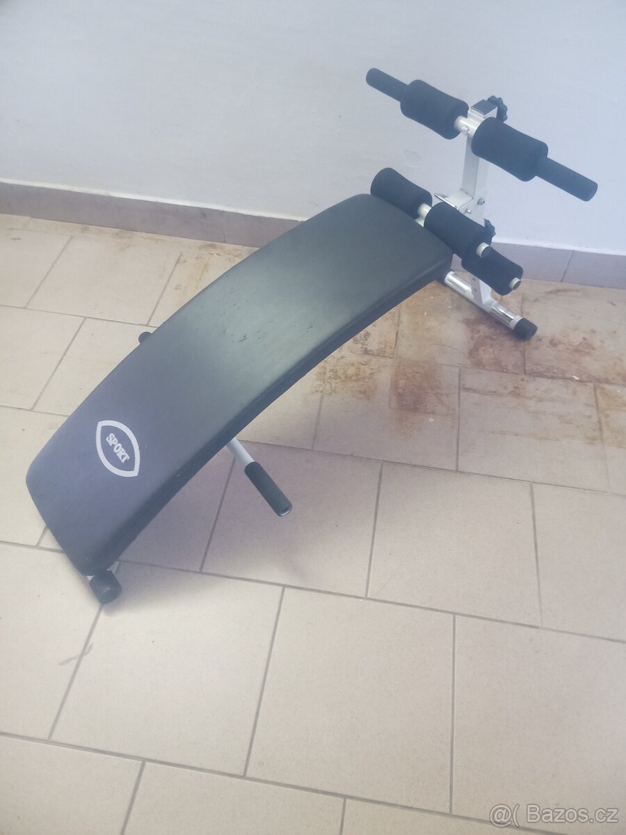 Posilovací lavice na břicho