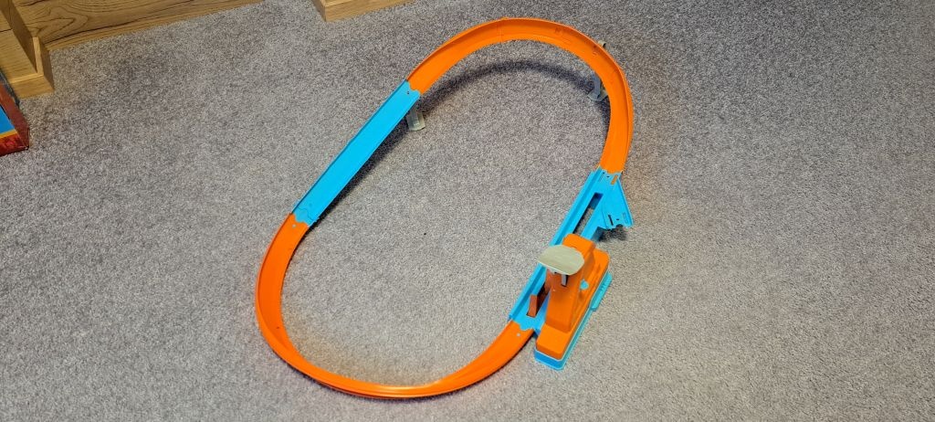 Hot Wheels klopená dráha