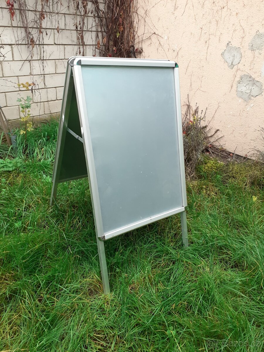 Reklamní stojan s klip rámy A1