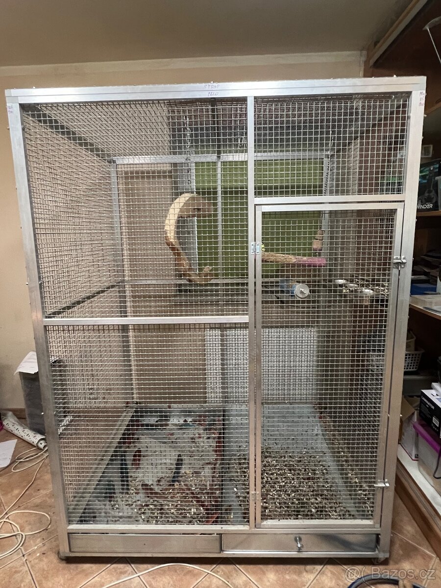Velká klec na papoušky