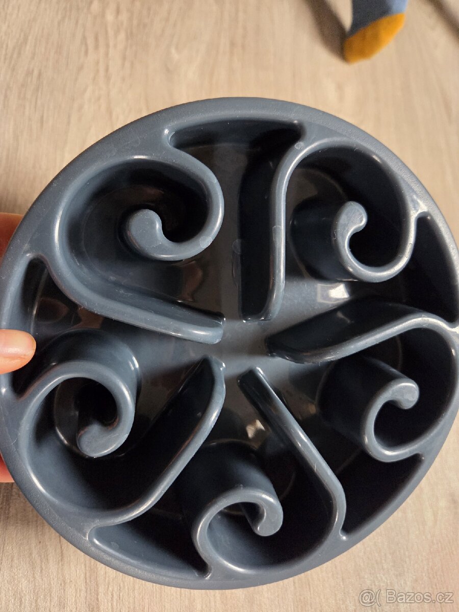 Zpomalovací protihltaci miska pro psa Eat Slow vel. S