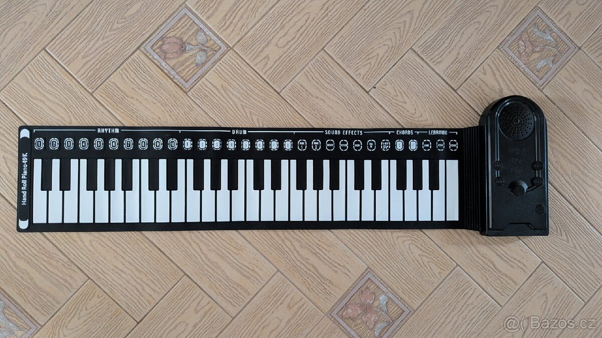 PŘENOSNÉ ELEKTRONICKÉ PIANO S ROLOVACÍ SILIKONOVOU