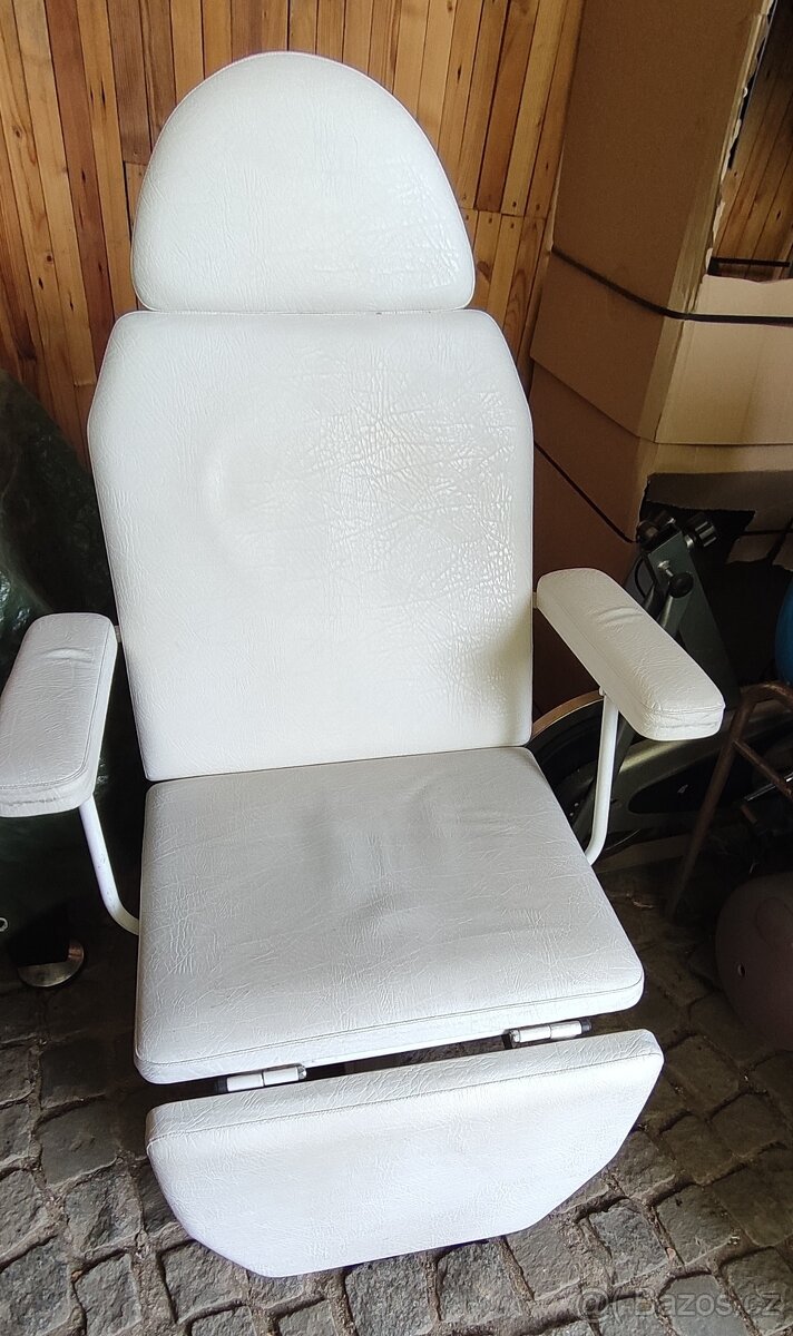 Polohovatelné kosmetické lehátko