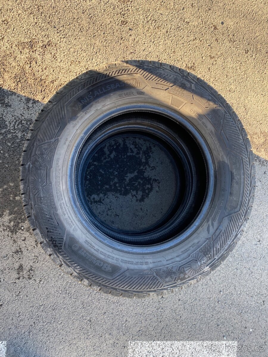 235/65/16C celoroční Barum