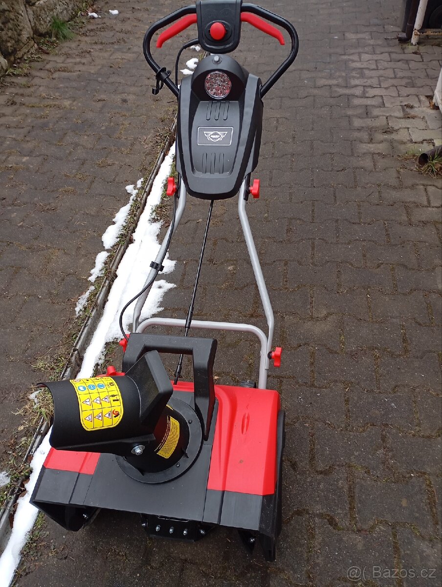 Prodám elektrickou frézu na sníh