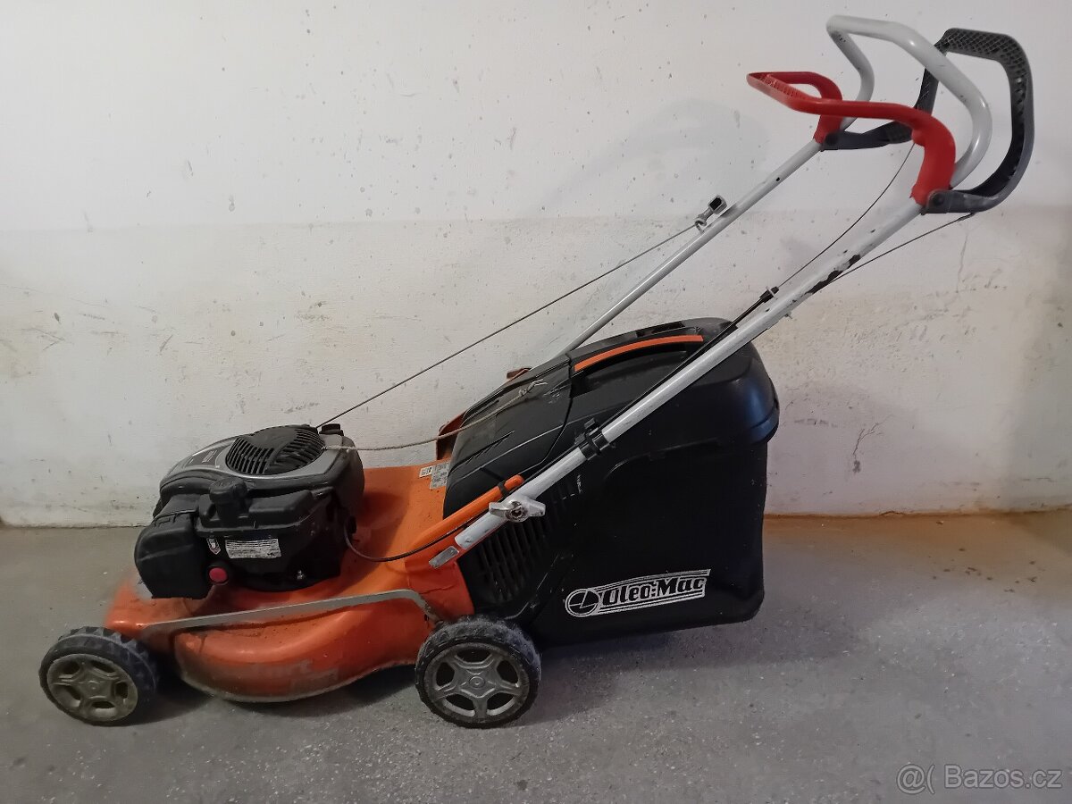 prodám starší benzinovou sekačku Oleo Mac