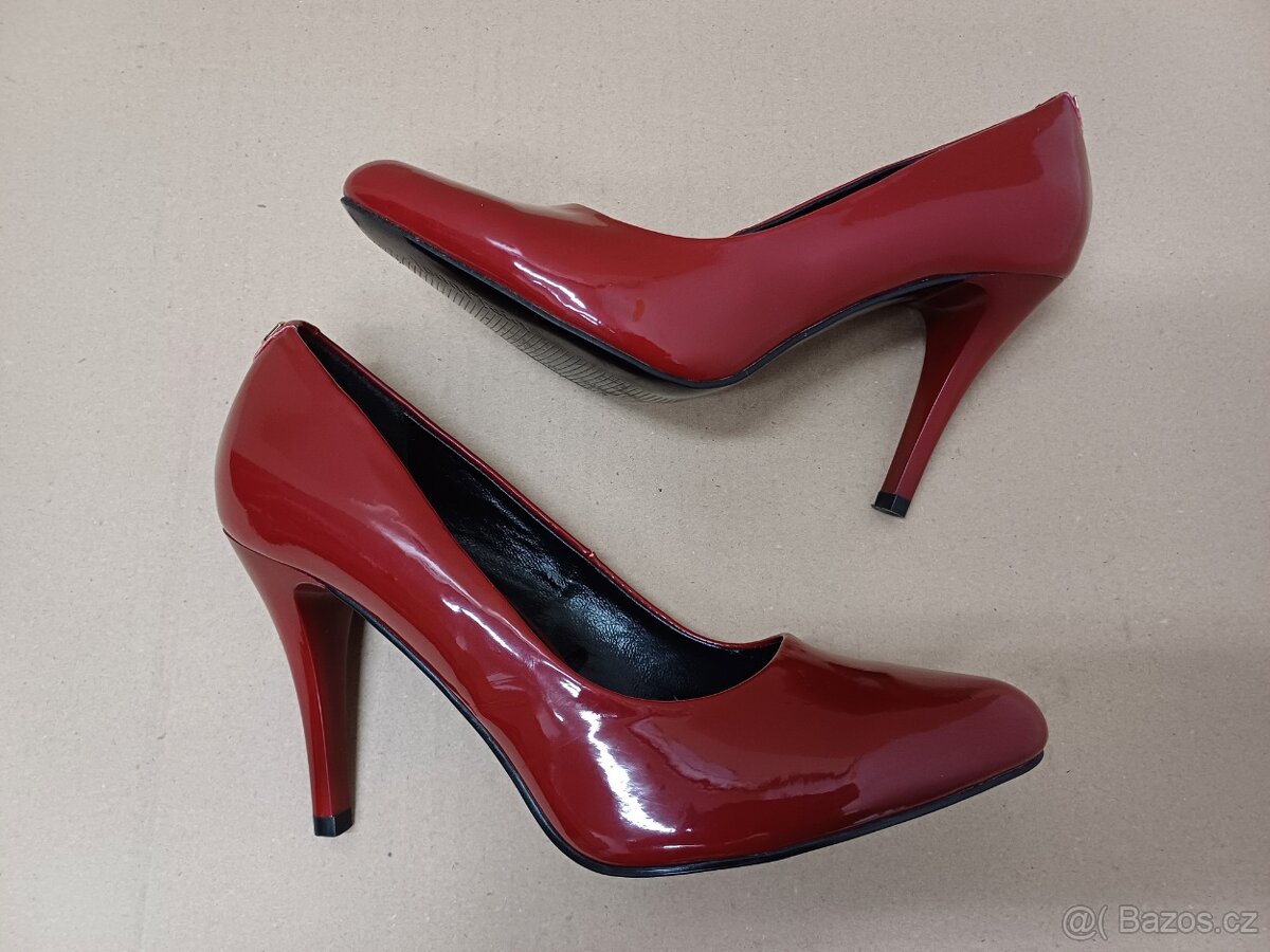 Lakované vínové lodičky vel.38