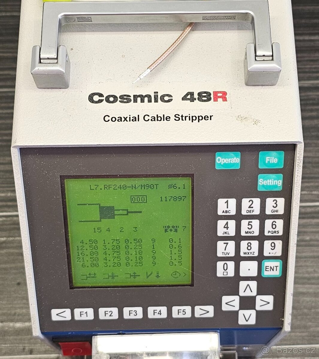 Koaxiální kabelový odiozolovávací automat COSMIC 48R