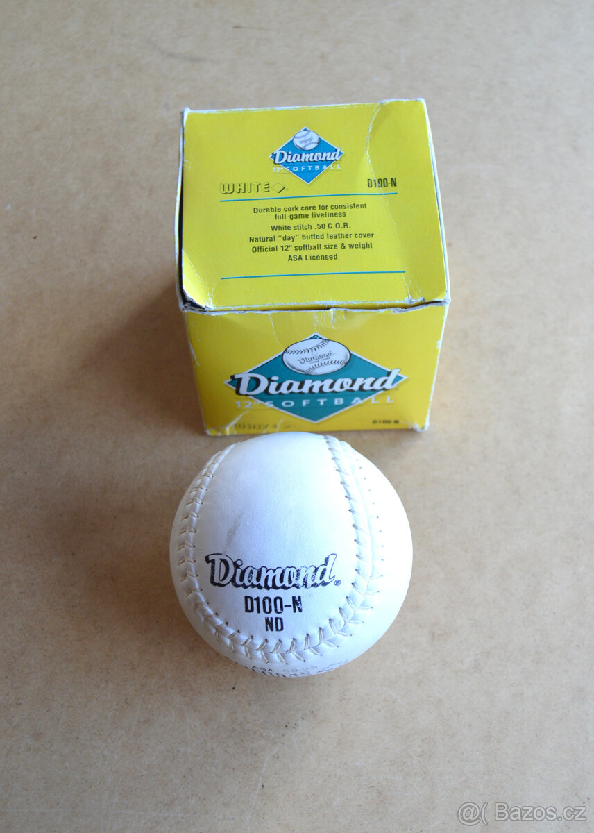 kožený softballový míč Diamond