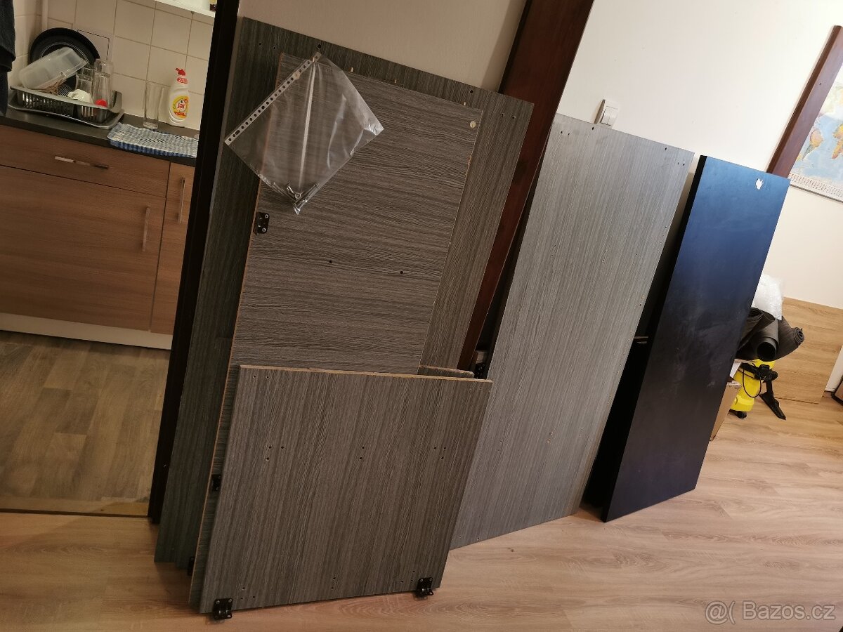 REZERVACE Kancelářské stoly 3ks, 1x police