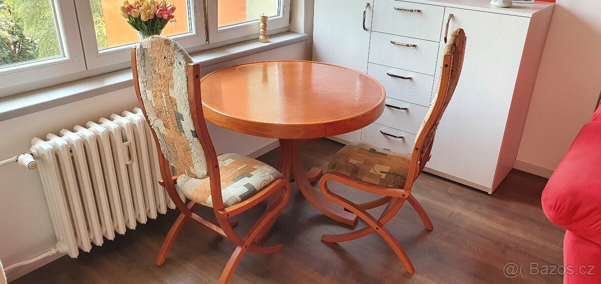Jídelní stůl AMOS + 4× židle Jelínek