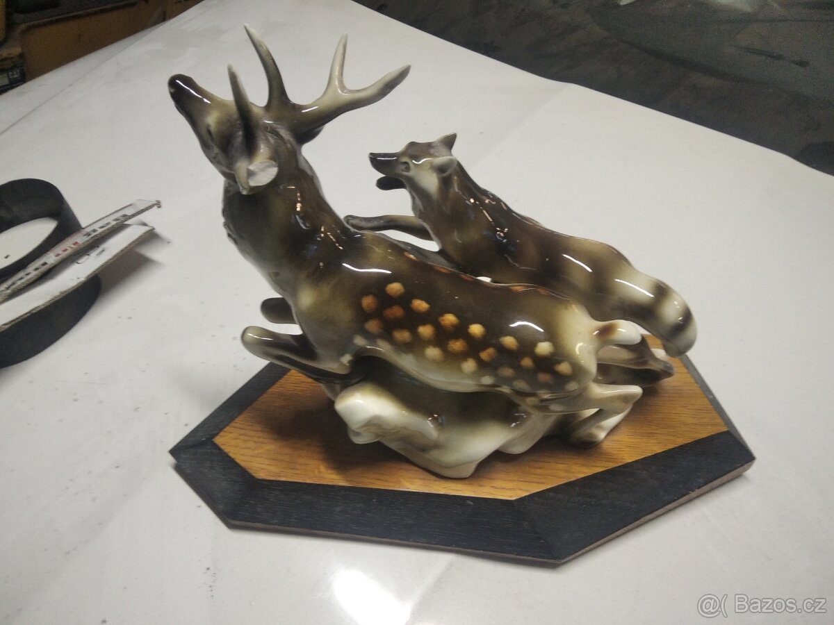 Porcelánová soška štvanice na jelena