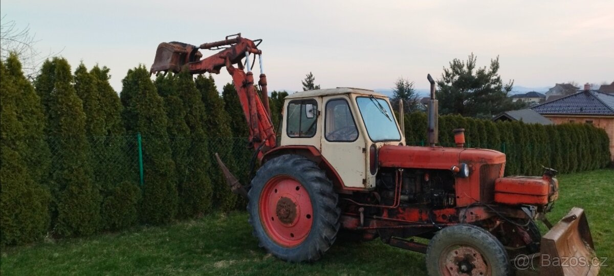 Traktorbagr Bělorus
