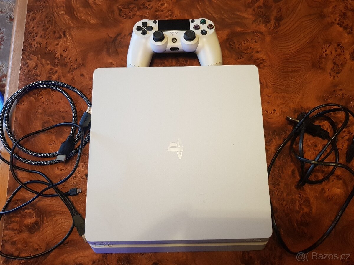 Playstation 4 v bílé barvě