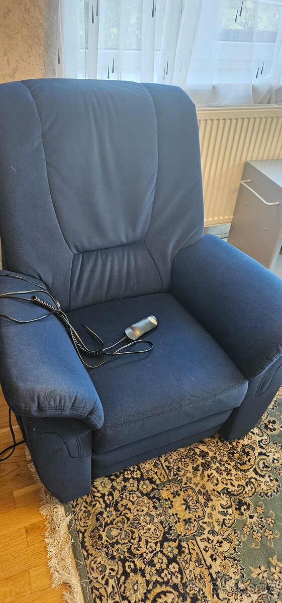 Polohovací elektrické křeslo