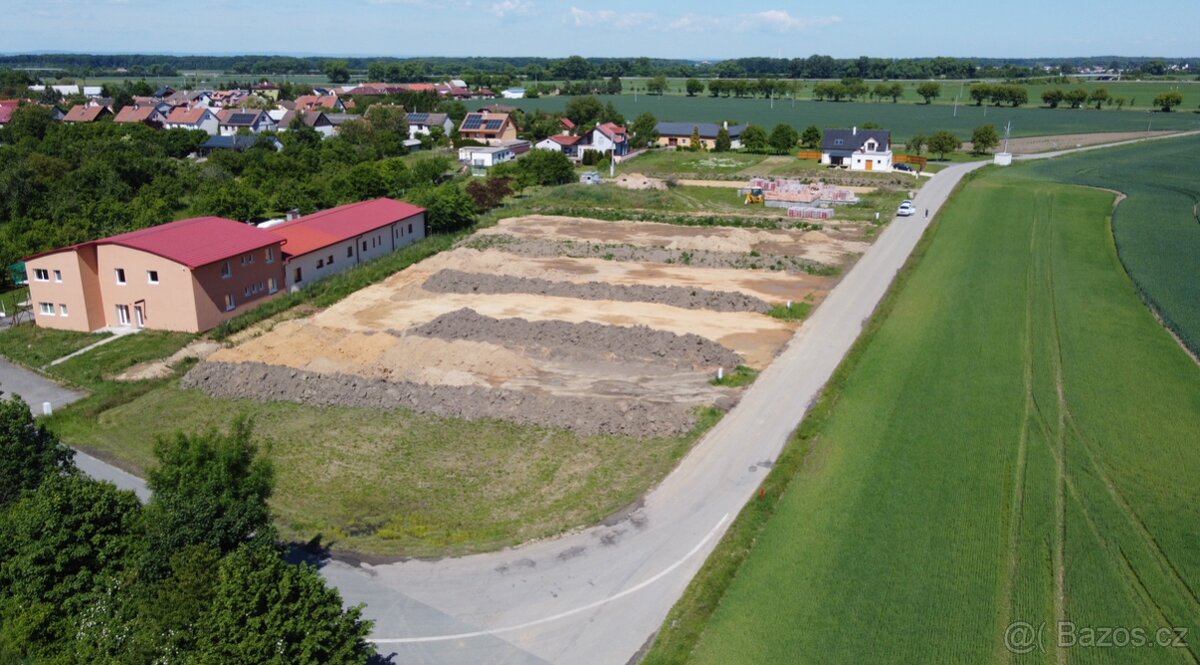 PRODEJ STAVEBNÍHO POZEMKU - 1384 m2, Bílany - Kroměříž
