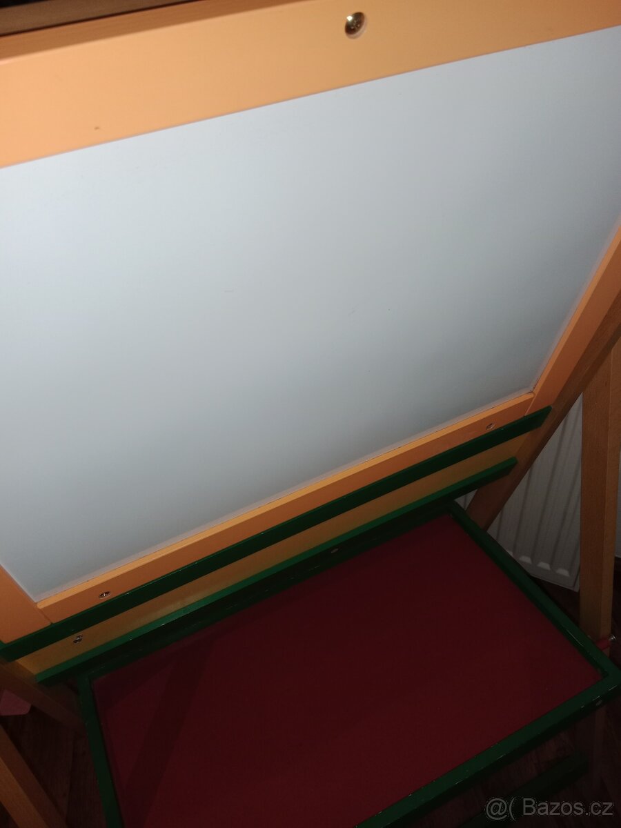Dětská otočná, dřevěná tabule