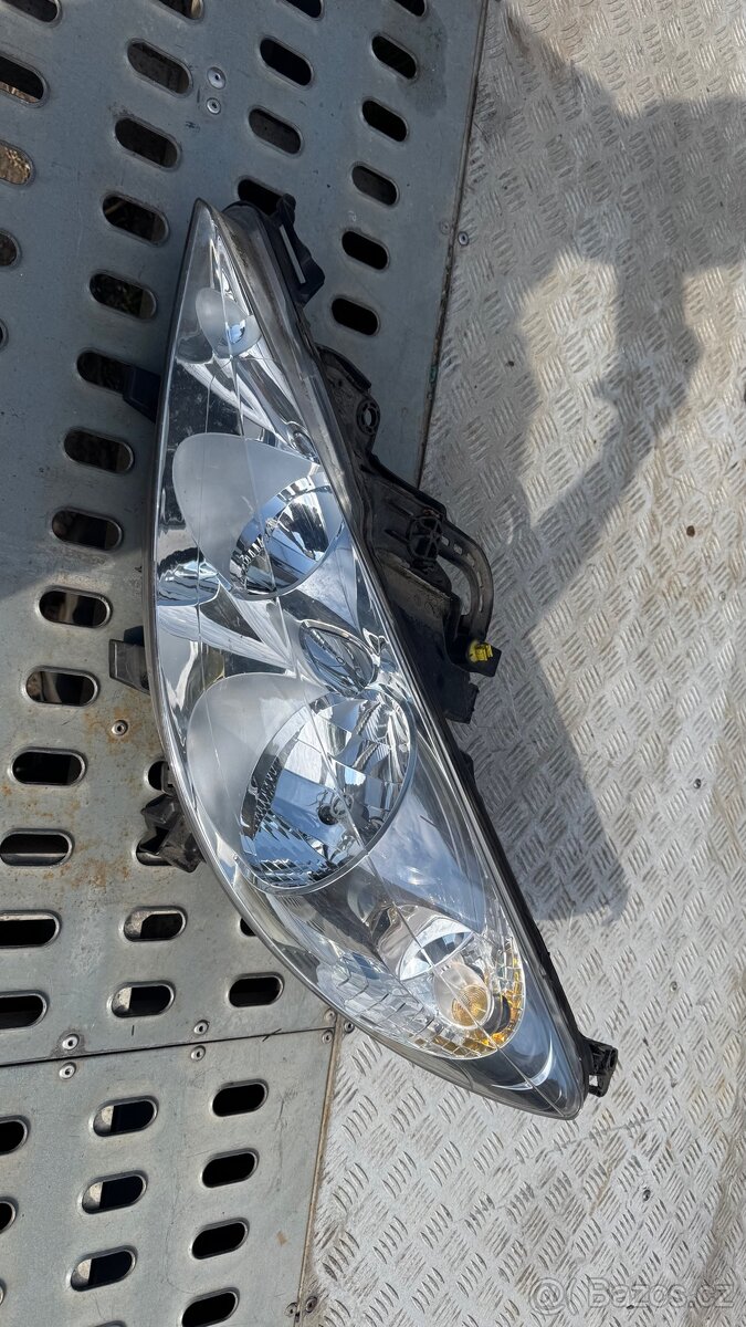 Světla Peugeot 207