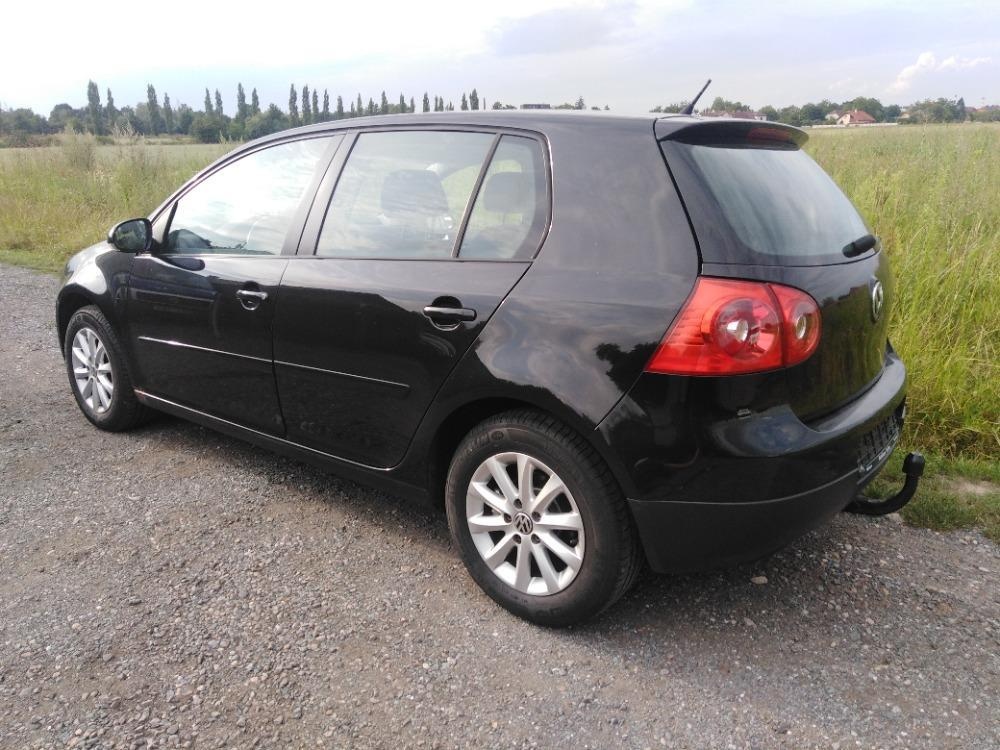 VW GOLF 1.6i BENZIN 75 KW KLASIKA ZA 59000 KČ