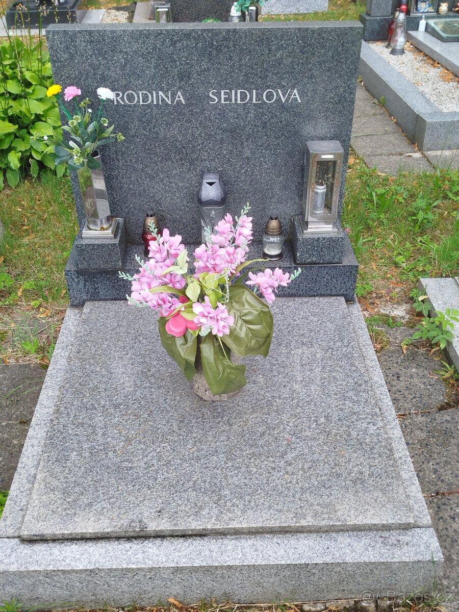 Prodám urnový žulový hrob