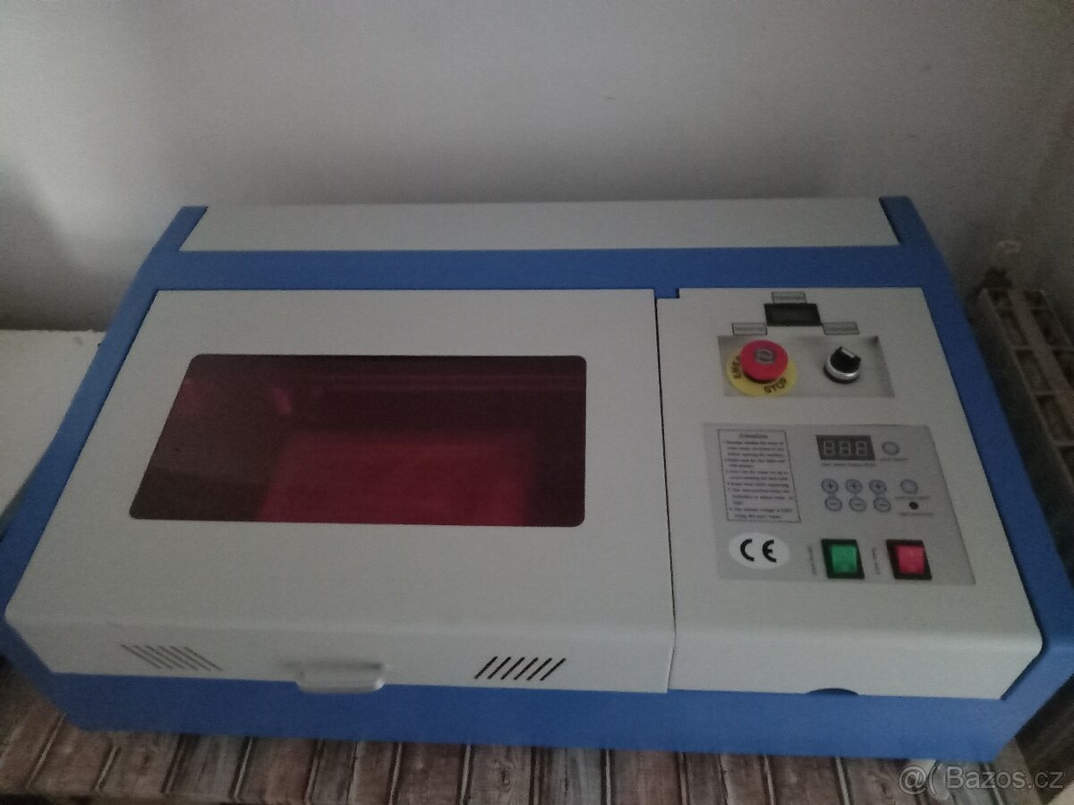40W CO2 laserový stroj pro gravírovaní ve vysoké kvalitě.