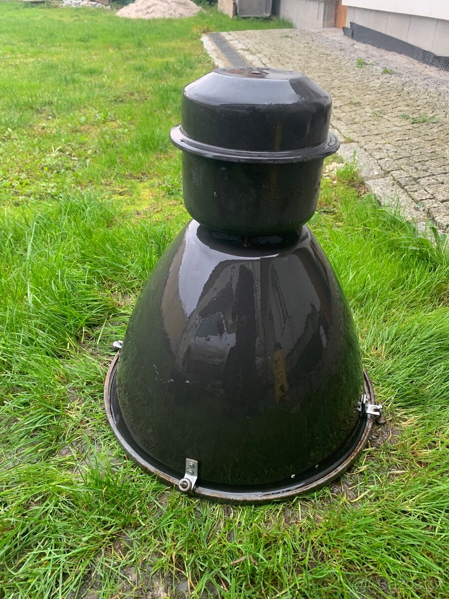 průmyslová lampa