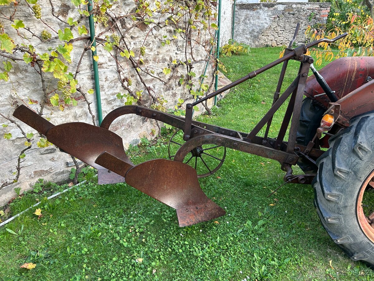 Dvouradličný pluh