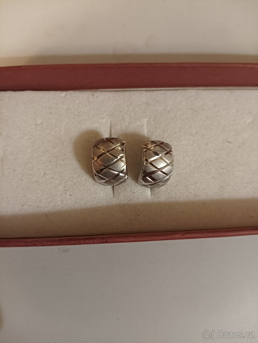 Stříbrné náušnice
